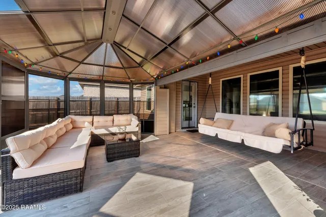 $250,000 | 214 South Lakepointe Drive, Lafayette, LA 70506