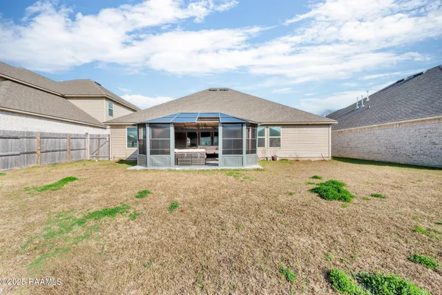 $250,000 | 214 South Lakepointe Drive, Lafayette, LA 70506