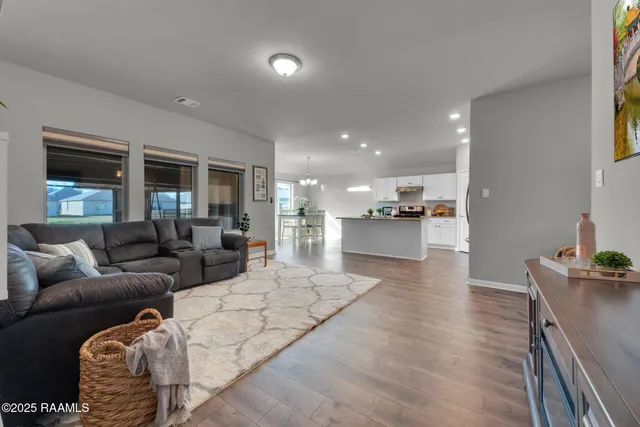 $250,000 | 214 South Lakepointe Drive, Lafayette, LA 70506