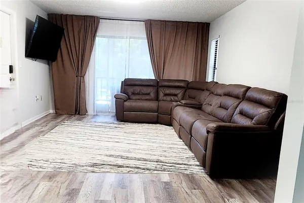 $1,800 | 1354 Shady Pine Way, Unit E2, Tarpon Springs, FL 34688