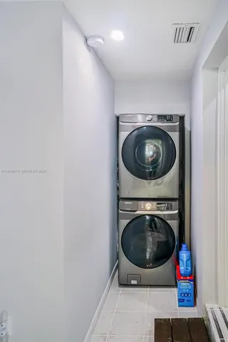 $1,700 | 5911 Southwest 6th Street, Unit 2, Miami, FL 33144