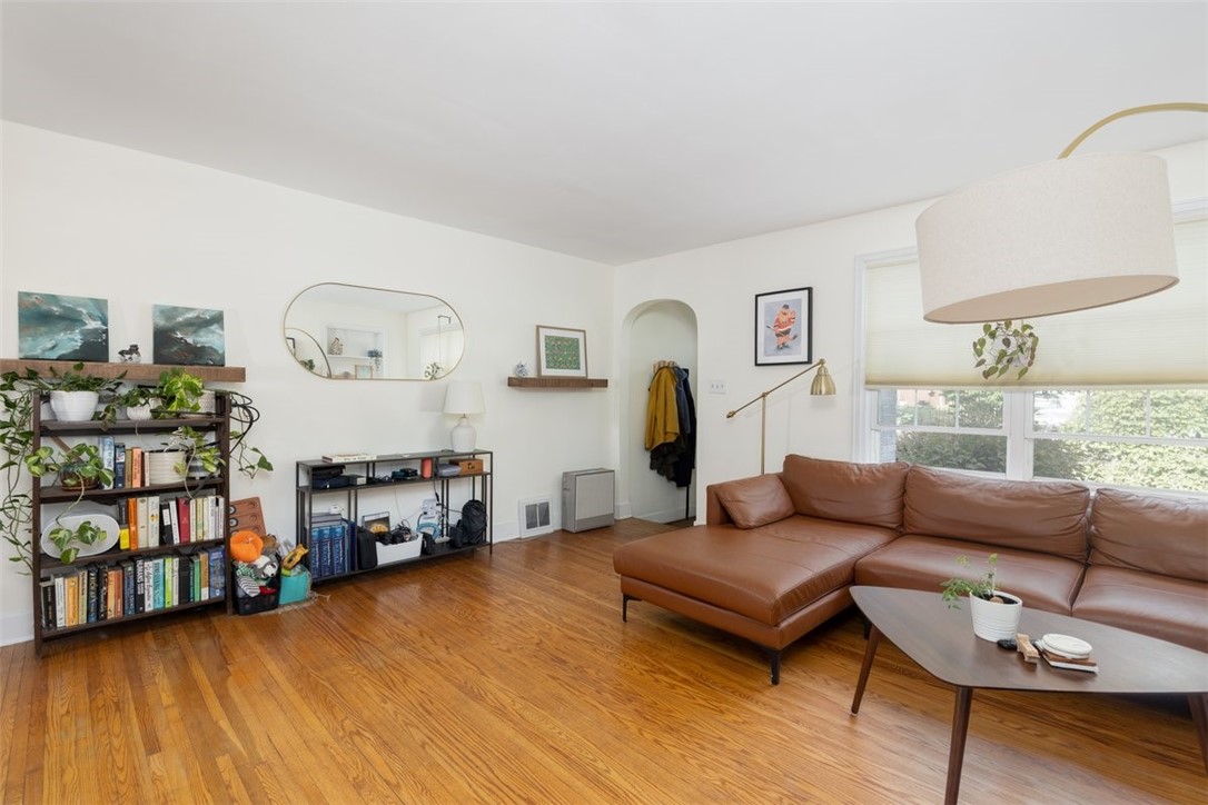 486 Mt Vernon Road Amherst, NY 14226 - Photo 5 of 18 Living Room