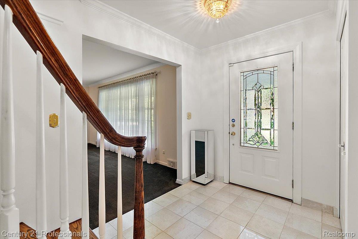 633 Foxhall Road Bloomfield Hills, MI 48304 - Photo 21 of 61 Entrance foyer