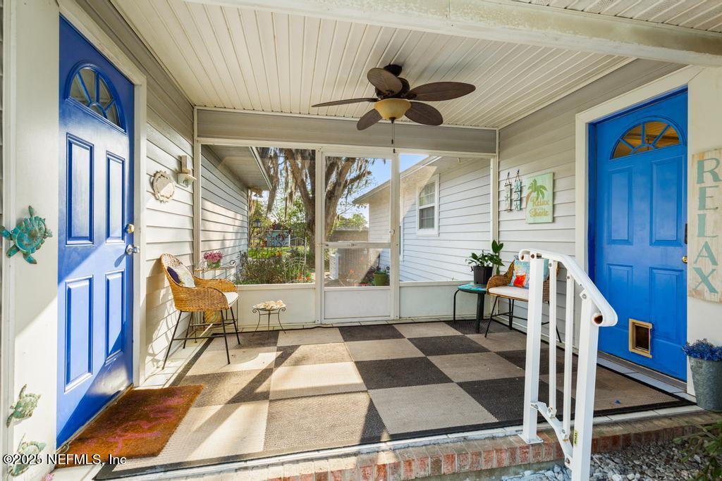 45235 Stratton Road Callahan, FL 32011 - Photo 29 of 44 a living room with furniture
