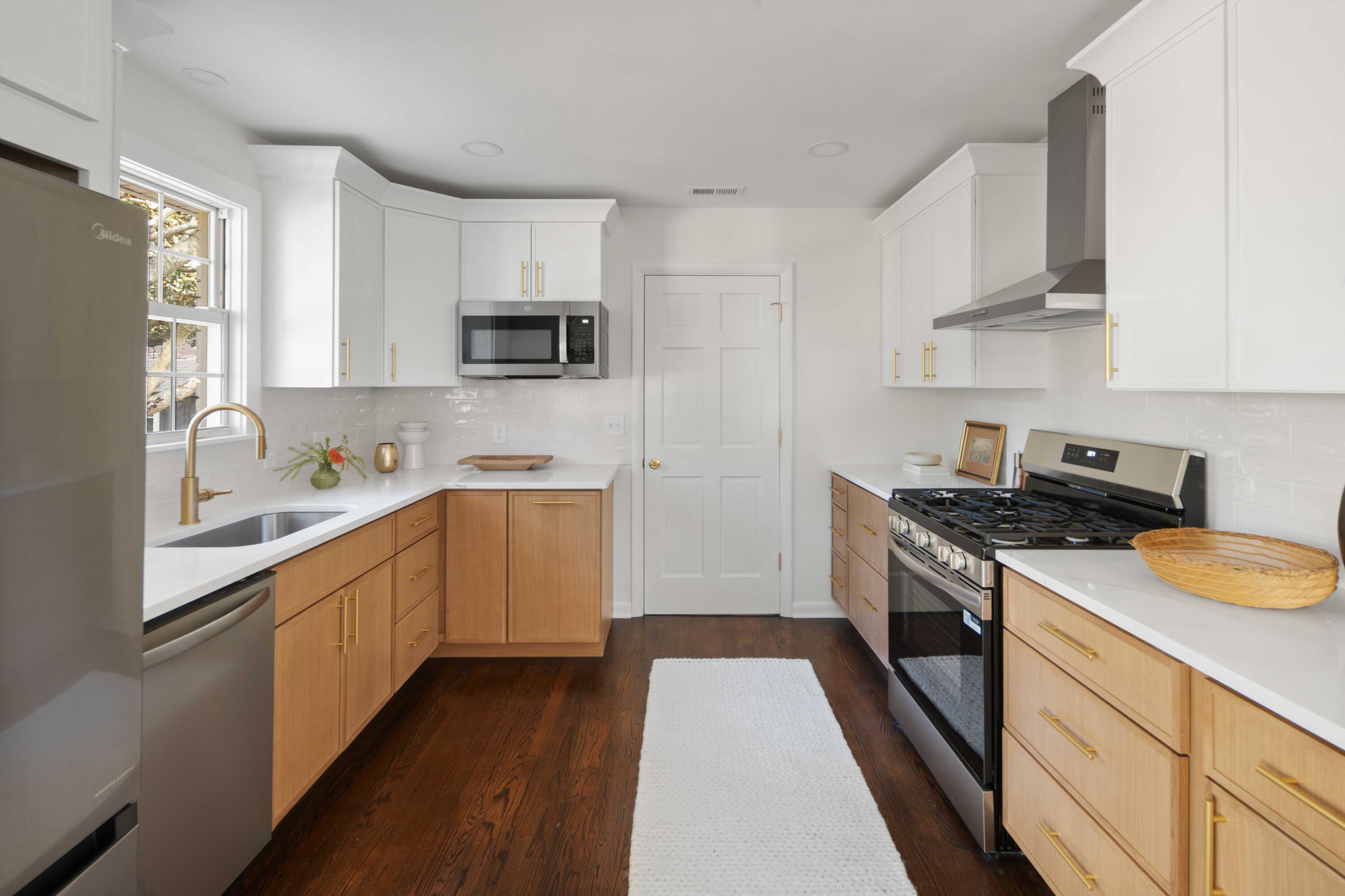 1322 Hampshire Road Charleston, SC 29412 - Photo 2 of 34 DSC00919