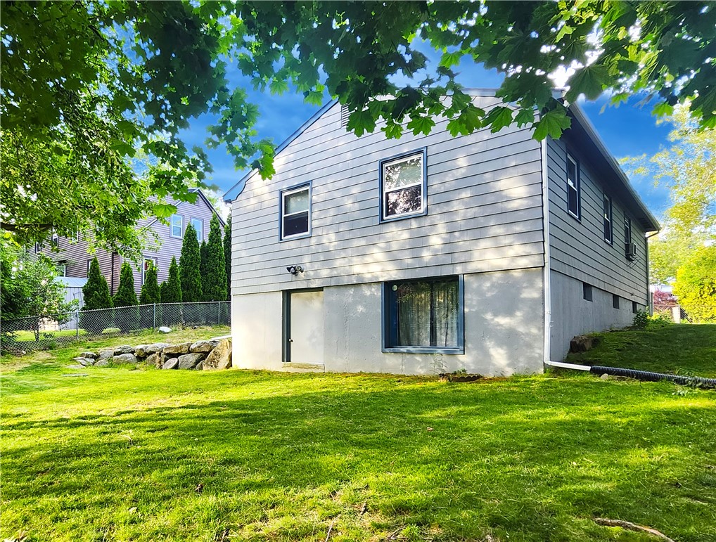 7 Dell Street Coventry, RI 02816 - Photo 5 of 26
