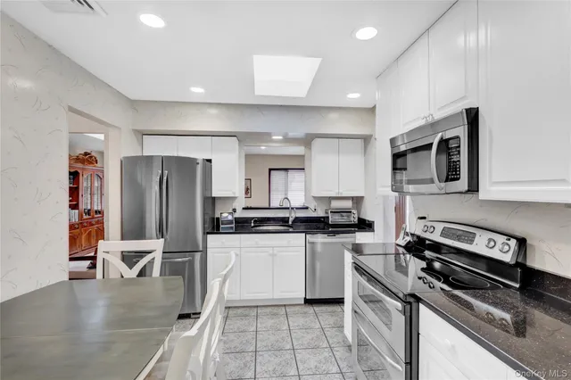 $828,888 | 46 Kalda Lane, Plainview, NY 11803