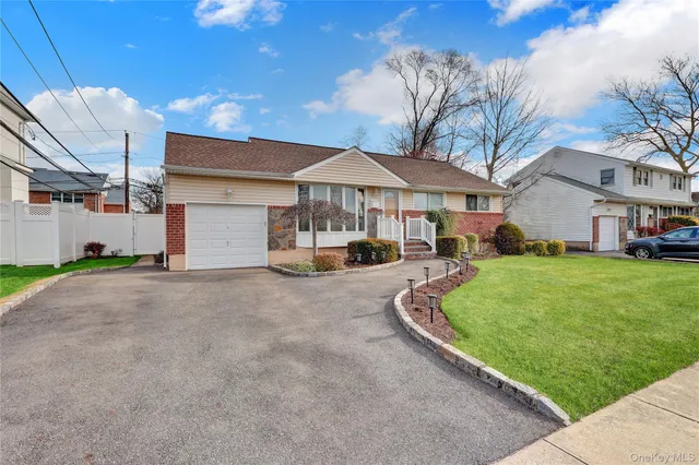 $828,888 | 46 Kalda Lane, Plainview, NY 11803