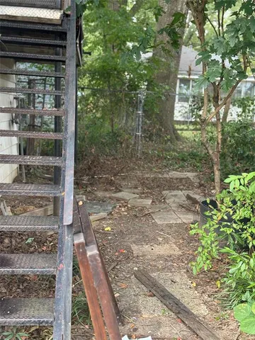 a view of a pathway of a house