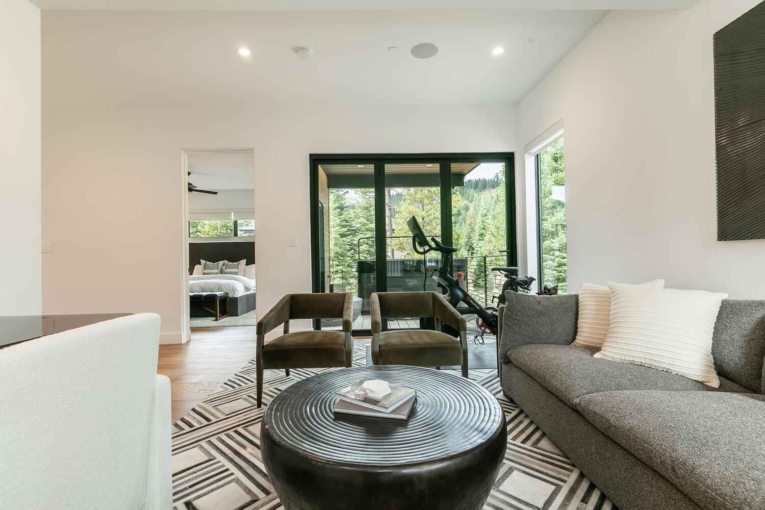 342 Palisades Circle Olympic Valley, CA 96146 - Photo 19 of 21 a living room with furniture and a table