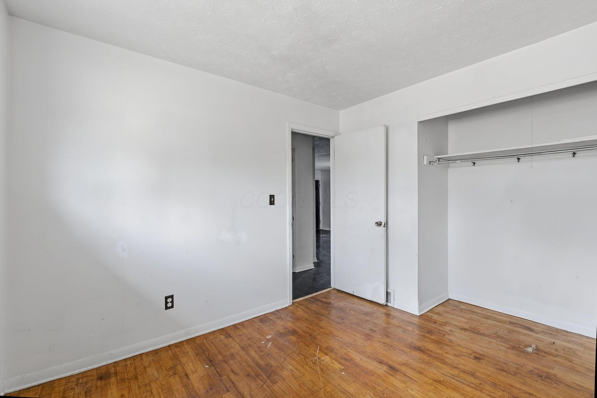 537 Barnett Road Columbus, OH 43213 - Photo 10 of 15 10-web-or-mls-539BarnettRoad_Hommati102