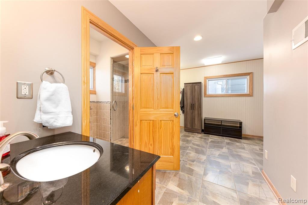 720 Sunset Road Ann Arbor, MI 48103 - Photo 17 of 36
