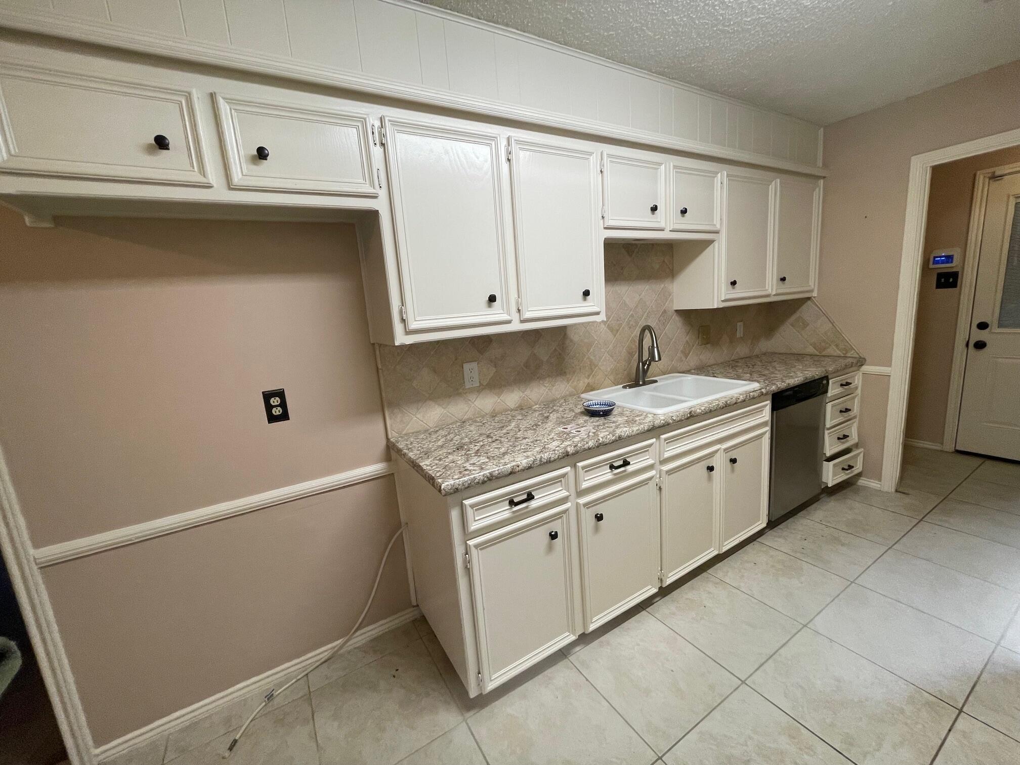 5411 95th Street Lubbock, TX 79424 - Photo 6 of 29 IMG_2468