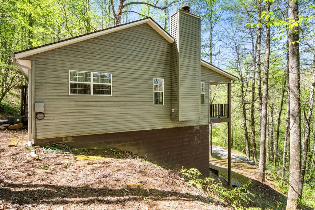 377 Ed Graves Road Murphy, NC 28906 - Photo 13 of 37