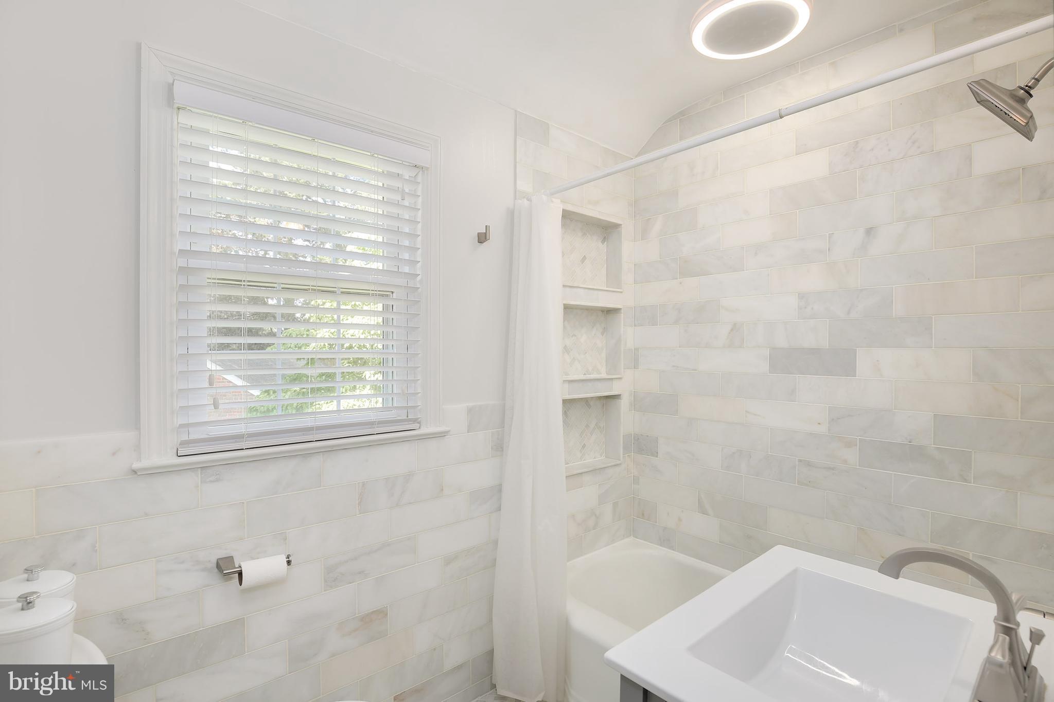 1922 Brisbane Street Silver Spring, MD 20902 - Photo 16 of 28 Bath