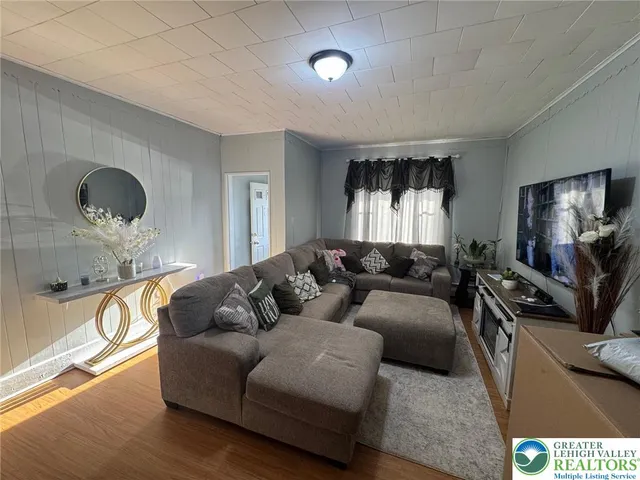 $265,000 | 515 North Bishopthorpe Street, Fountain Hill, PA 18015