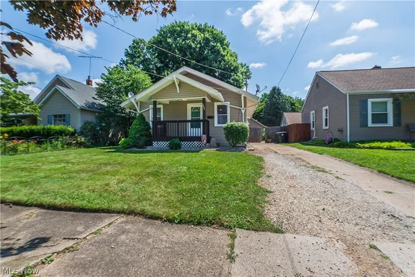 $139,900 | 605 Essex Street, Akron, OH 44306