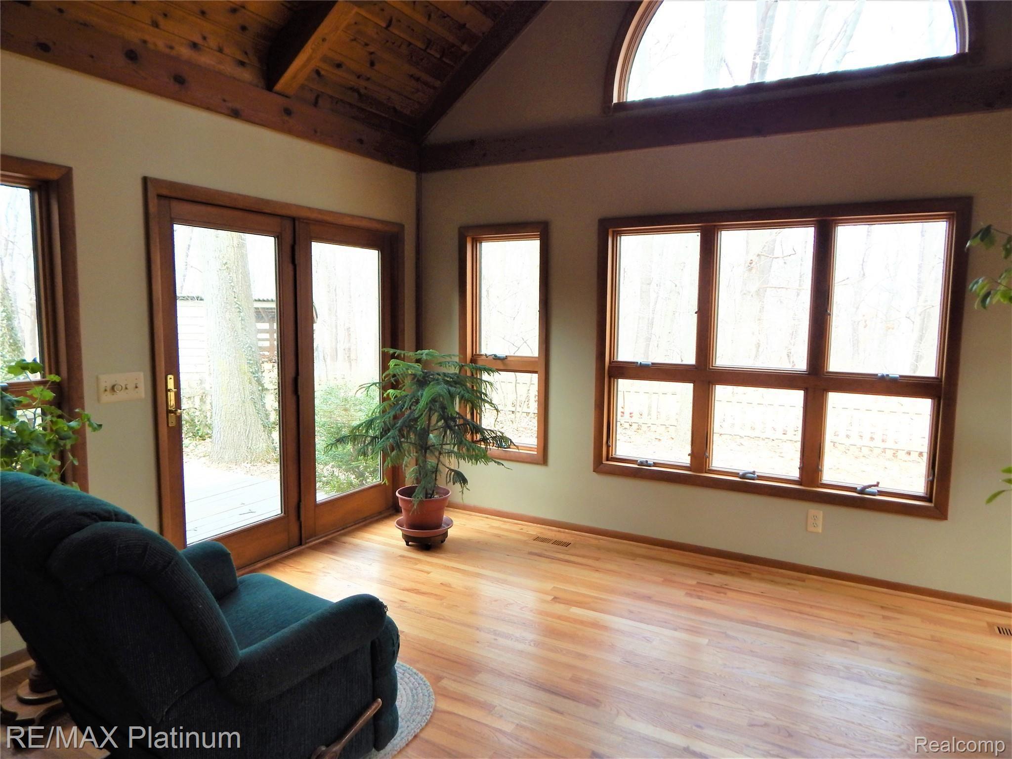 6301 Rivers Edge Drive Howell, MI 48855 - Photo 10 of 85 DSCN0644.jpg