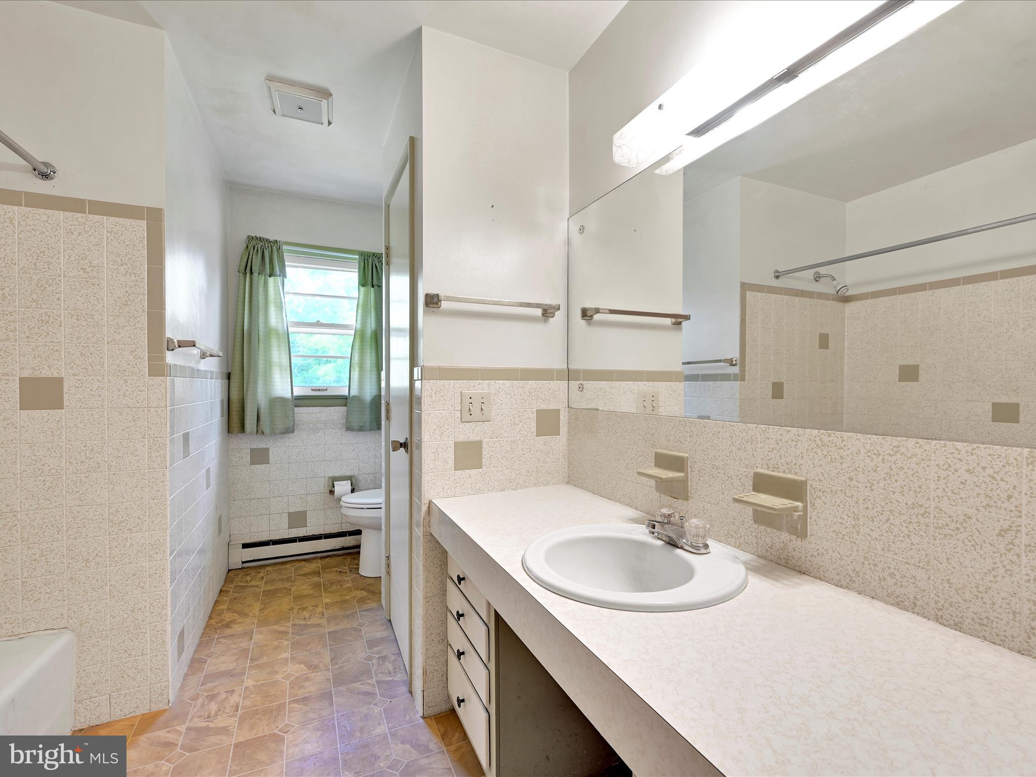 309 Hillside Road Elizabethtown, PA 17022 - Photo 17 of 26 Bathroom