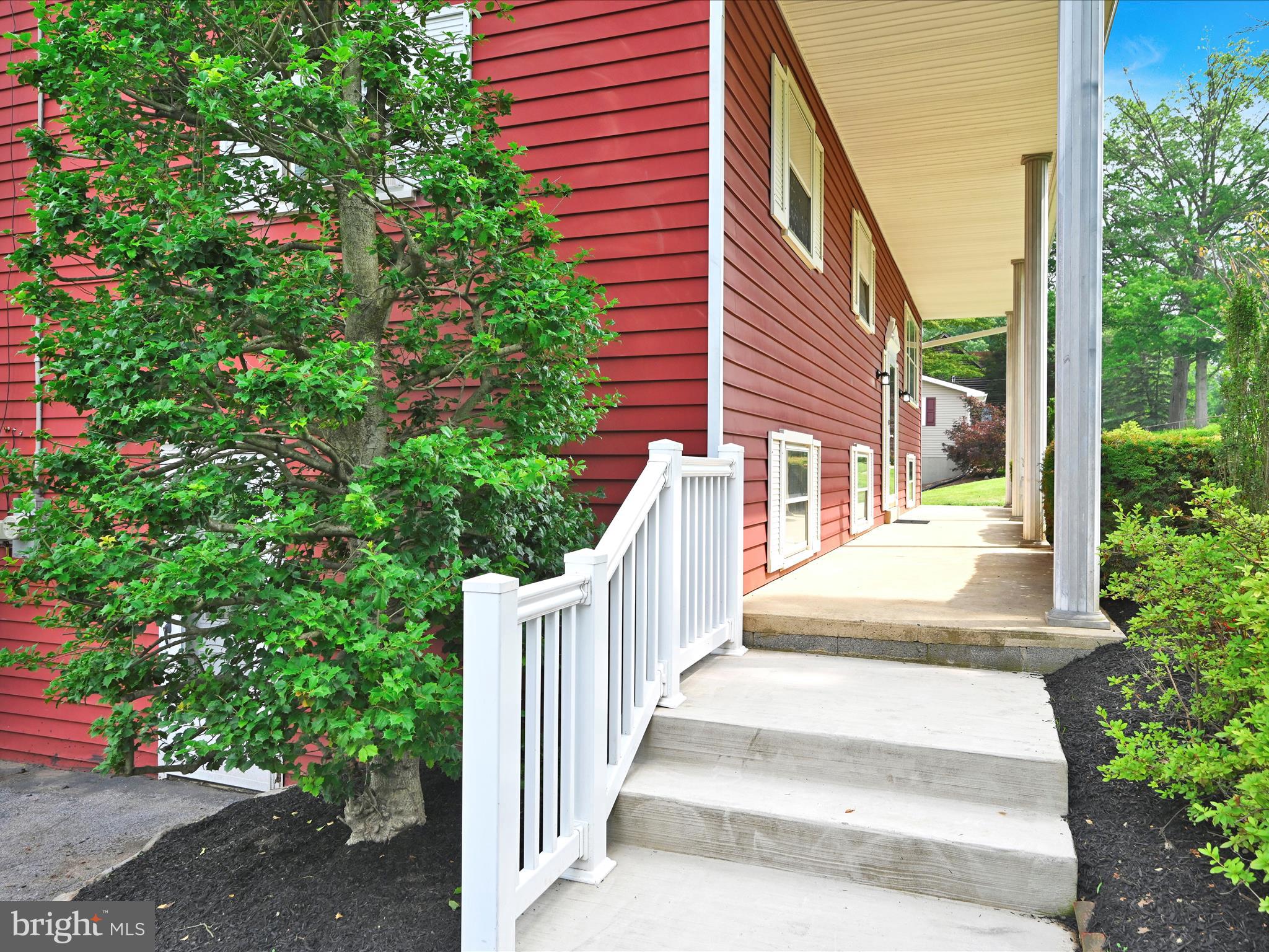 309 Hillside Road Elizabethtown, PA 17022 - Photo 3 of 26 Front Porch
