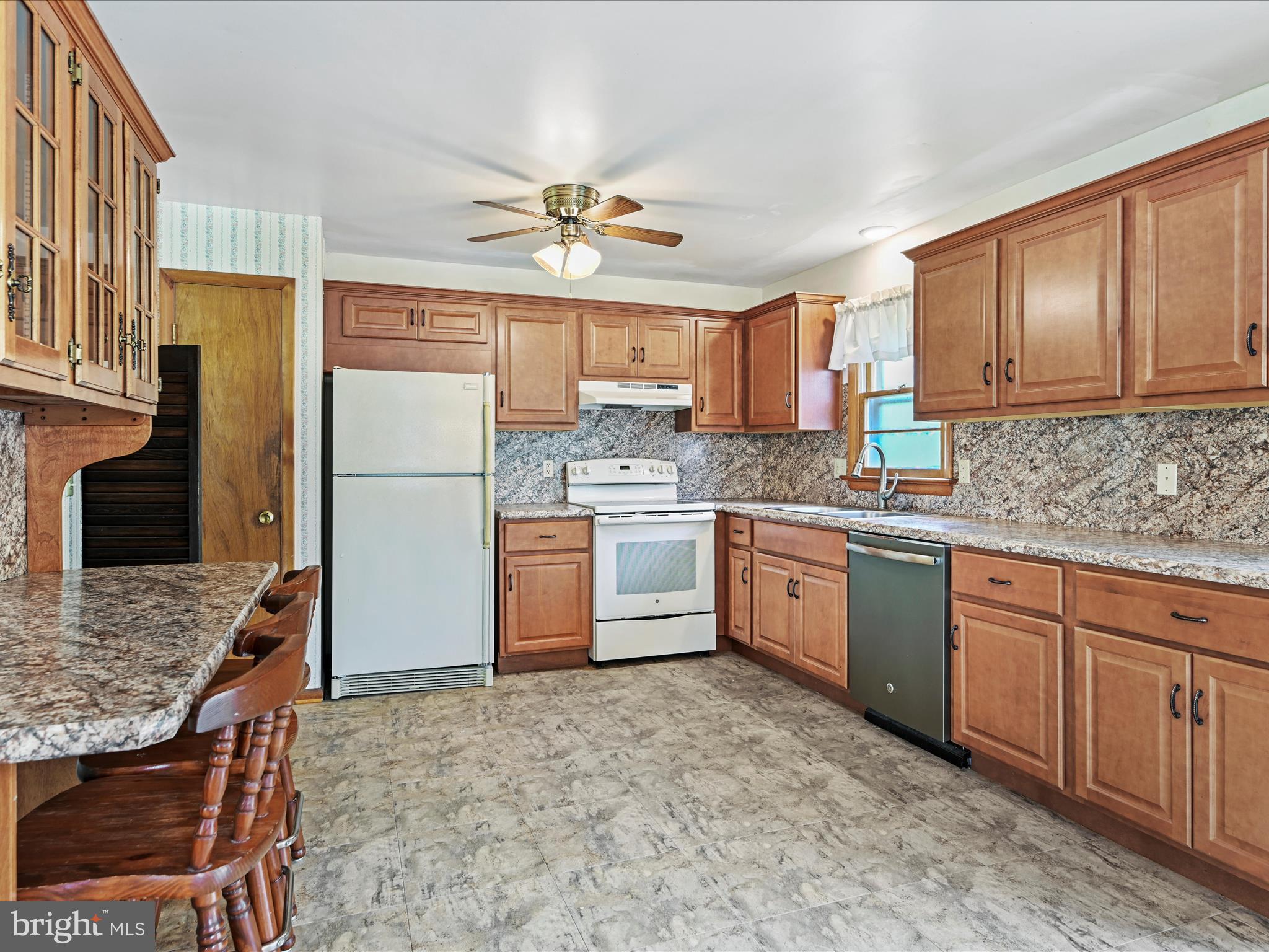 309 Hillside Road Elizabethtown, PA 17022 - Photo 7 of 26 Updated Cabinets & Counters
