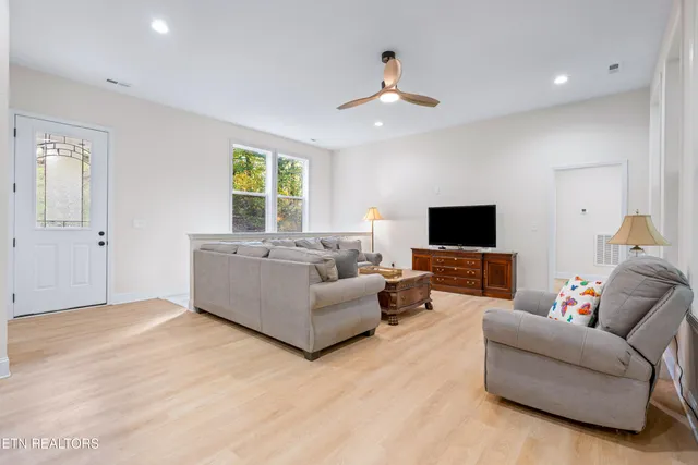 $599,000 | 317 Highland Trace Road, Sharps Chapel, TN 37866