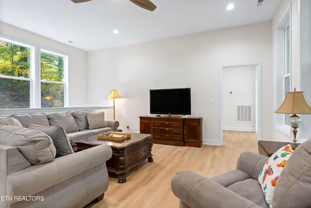 $599,000 | 317 Highland Trace Road, Sharps Chapel, TN 37866