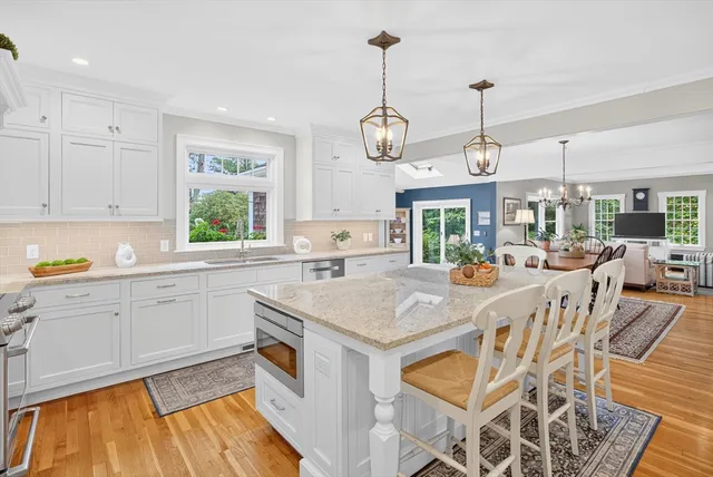 $1,425,000 | 7 Mary Leal Lane, Sandwich, MA 02537