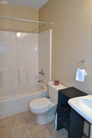 11496 Foley Road Fenton, MI 48430 - Photo 17 of 34 21115687-16.JPG