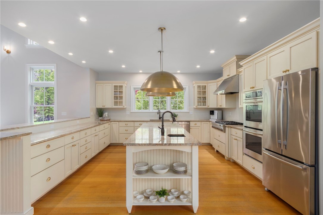 104 Ferry Road Bristol, RI 02809 - Photo 12 of 45 Chefs kitchen