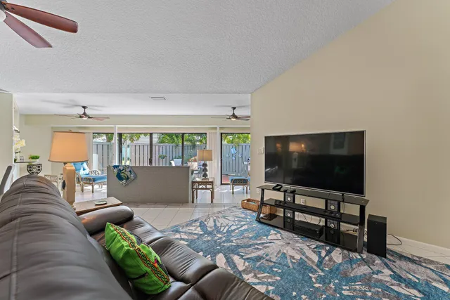 $3,800 | 1127 East Seminole Avenue, Unit 4B, Jupiter, FL 33477