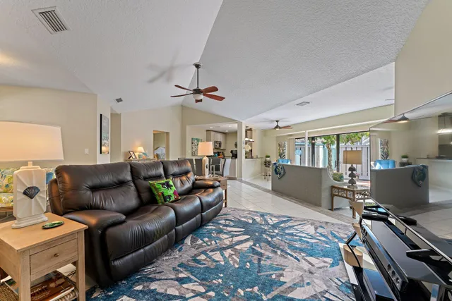 $3,800 | 1127 East Seminole Avenue, Unit 4B, Jupiter, FL 33477