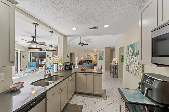 $3,800 | 1127 East Seminole Avenue, Unit 4B, Jupiter, FL 33477