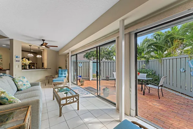 $3,800 | 1127 East Seminole Avenue, Unit 4B, Jupiter, FL 33477