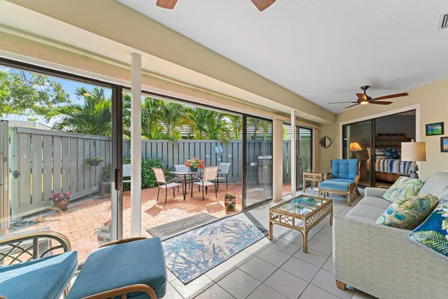 $3,800 | 1127 East Seminole Avenue, Unit 4B, Jupiter, FL 33477