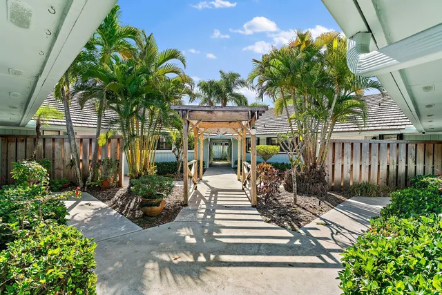 $3,800 | 1127 East Seminole Avenue, Unit 4B, Jupiter, FL 33477