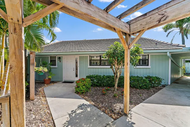 $3,800 | 1127 East Seminole Avenue, Unit 4B, Jupiter, FL 33477