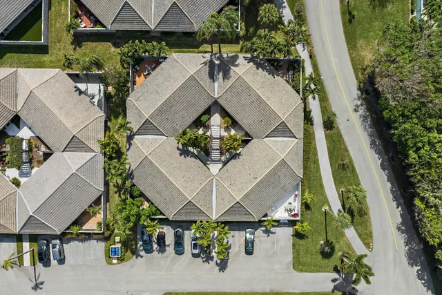 $3,800 | 1127 East Seminole Avenue, Unit 4B, Jupiter, FL 33477