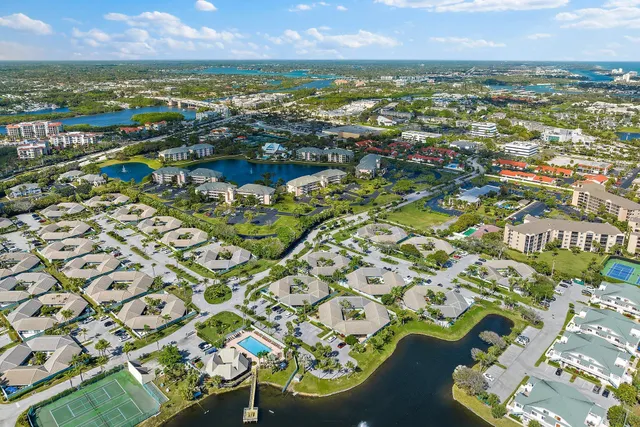 $3,800 | 1127 East Seminole Avenue, Unit 4B, Jupiter, FL 33477