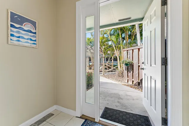 $3,800 | 1127 East Seminole Avenue, Unit 4B, Jupiter, FL 33477