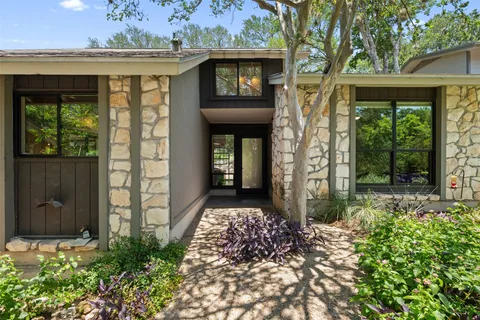 $699,500 | 1702 Deerfield Drive, Austin, TX 78741