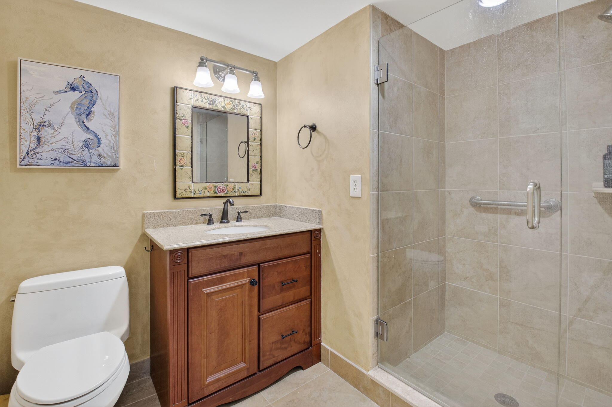 24 Westgate Lane, Unit A Boynton Beach, FL 33436 - Photo 15 of 94 Guest Bathroom