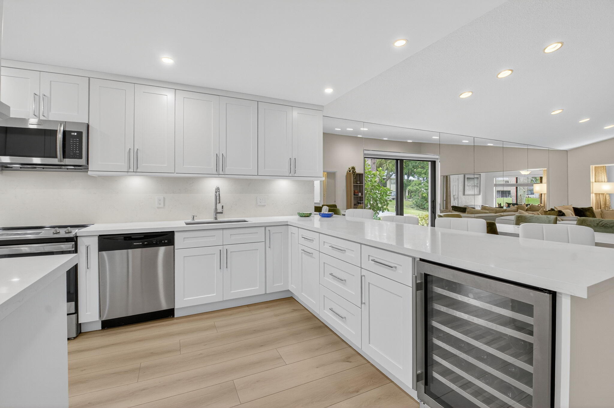 24 Westgate Lane, Unit A Boynton Beach, FL 33436 - Photo 2 of 94 Kitchen