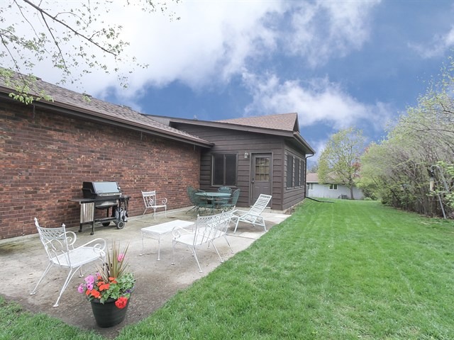 27 Green Ridge Road Elgin, IL 60120 - Photo 21 of 21 a view of backyard with outdoor seating and green space