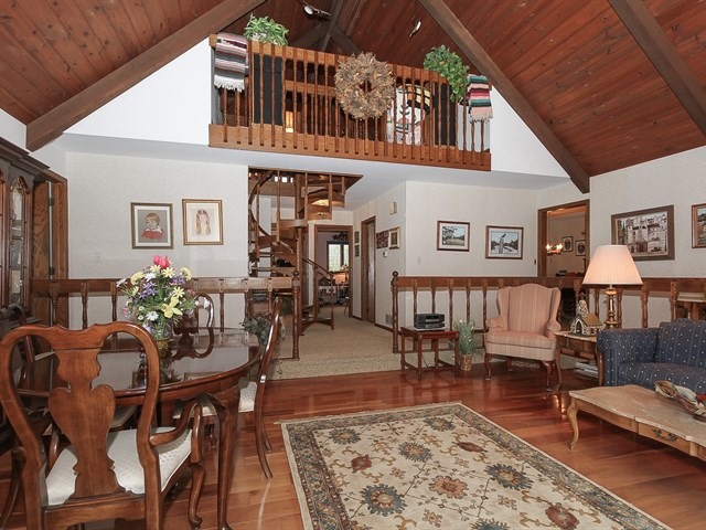 27 Green Ridge Road Elgin, IL 60120 - Photo 5 of 21 a living room with furniture and wooden floor
