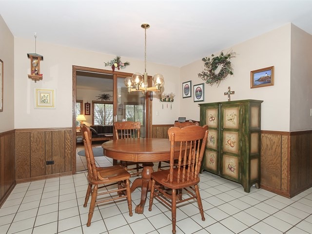 27 Green Ridge Road Elgin, IL 60120 - Photo 10 of 21 a view of a dining room with furniture