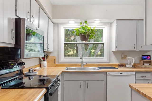 $380,000 | 620 Acker Parkway, DeForest, WI 53532