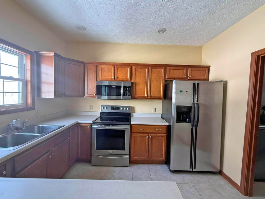 541 North Point Troy, OH 45373 - Photo 8 of 23 This functional kitchen features ample cabinetry and modern appliances, perfect for daily living.