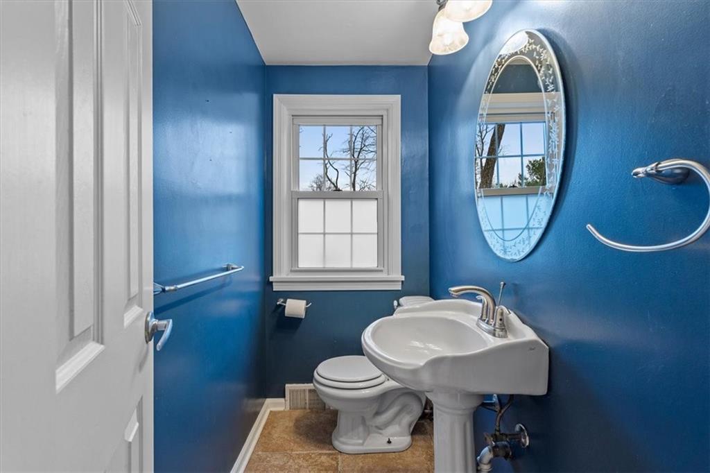 250 West Chapel Ridge Road Pittsburgh, PA 15238 - Photo 10 of 22 Gallery Image 10