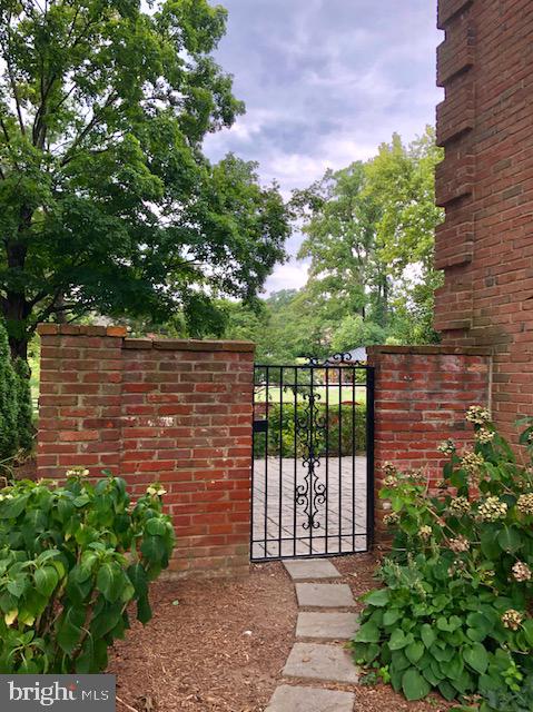 6741 Towne Lane Road McLean, VA 22101 - Photo 3 of 46 Gate to back patio